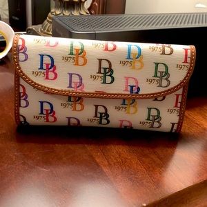 BRAND NEW Dooney and Burke White Multi Color Wallet